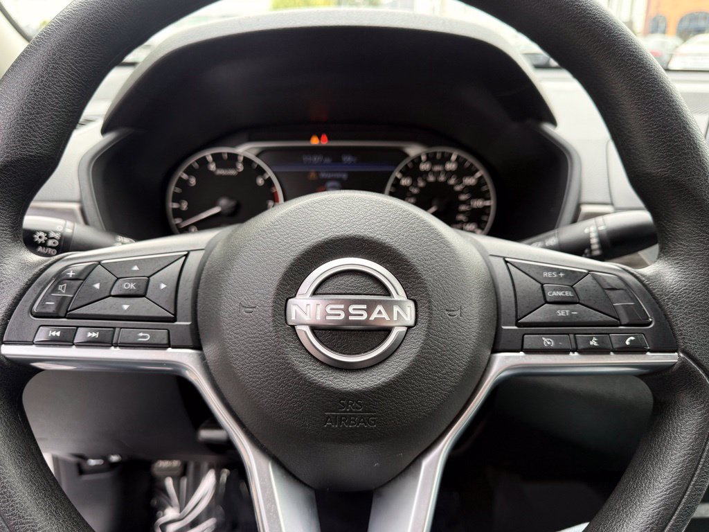 Used 2025 Nissan Altima 2.5 SV FWD image 30