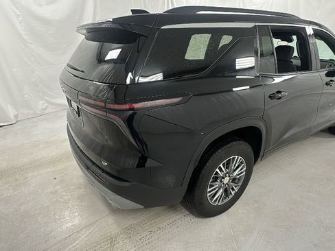 Used 2024 Chevrolet Traverse LT AWD/4WD image 3