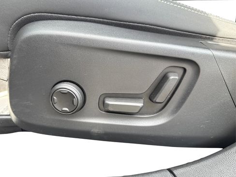 Used 2022 Volvo C40 P8 Recharge Ultimate image 23