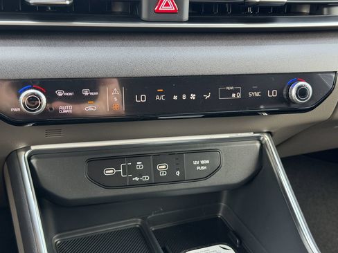 New 2027 Kia Carnival EX FWD image 30