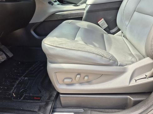 Used 2019 Chevrolet Suburban LT AWD/4WD image 15