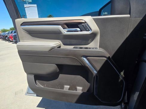 Used 2023 Chevrolet Silverado 1500 LT w/ Z71 Off-Road Package AWD/4WD image 16