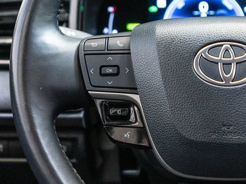 Used 2025 Toyota Camry LE AWD/4WD image 17