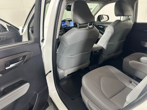 Used 2020 Toyota Highlander Limited image 21