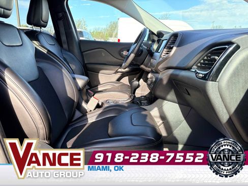 Used 2019 Jeep Cherokee Latitude Plus AWD/4WD image 20