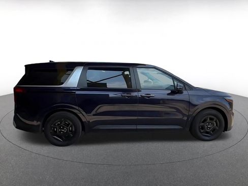 Used 2026 Kia Carnival FWD image 11