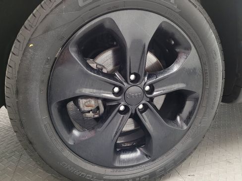 Used 2018 Jeep Compass Latitude w/ Popular Equipment Group FWD image 31