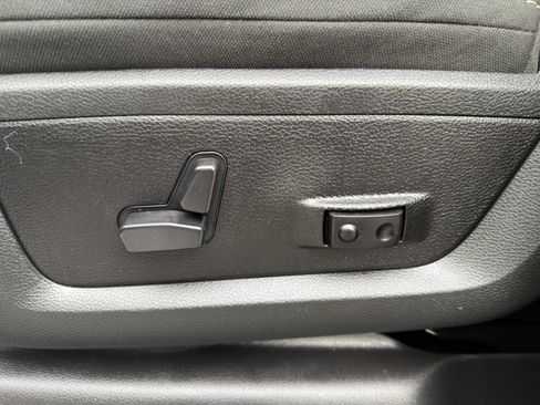 Used 2025 RAM 2500 Big Horn AWD/4WD image 15