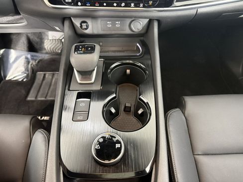 Used 2025 Nissan Rogue SL w/ SL Premium Package image 23