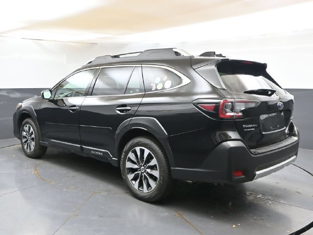 Used 2024 Subaru Outback Touring AWD/4WD image 3