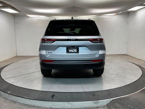 New 2026 Jeep Grand Cherokee Altitude image 4