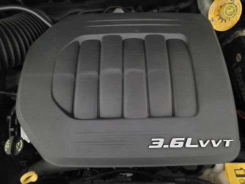 Used 2018 Dodge Grand Caravan SE FWD image 30