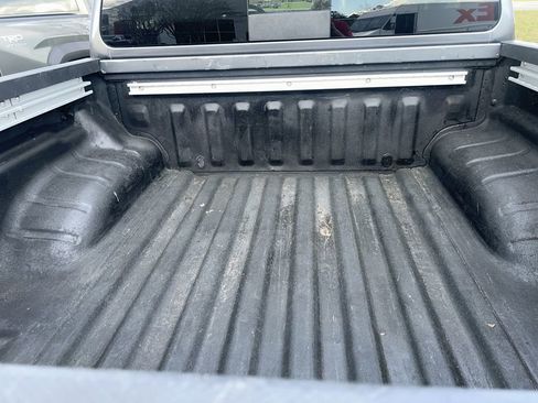 Used 2023 Nissan Frontier SV w/ SV Convenience Package image 7