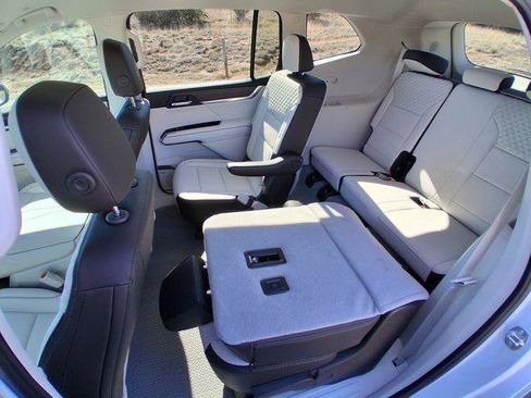 New 2026 GMC Acadia Denali w/ Super Cruise Package image 10