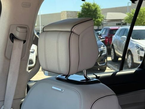 Used 2023 Jeep Grand Wagoneer Series II AWD/4WD image 12