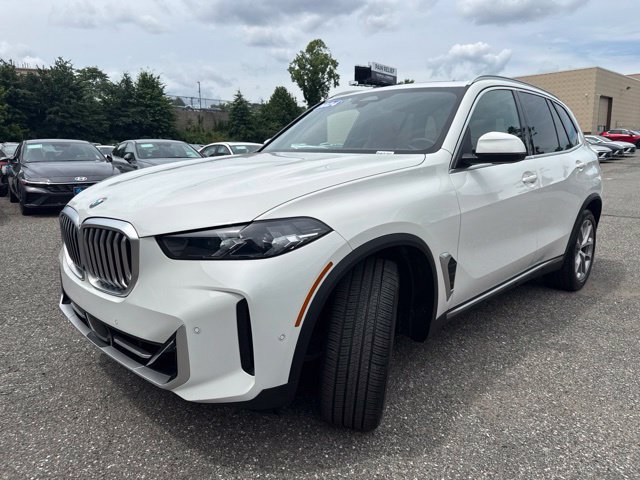 Used 2024 BMW X5 xDrive40i AWD/4WD image 3