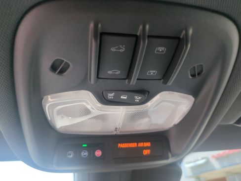 Used 2025 Chevrolet TrailBlazer RS w/ Convenience Package AWD/4WD image 19