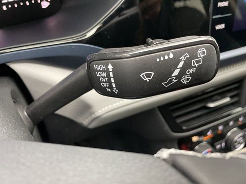 Used 2024 Volkswagen Taos SE image 28