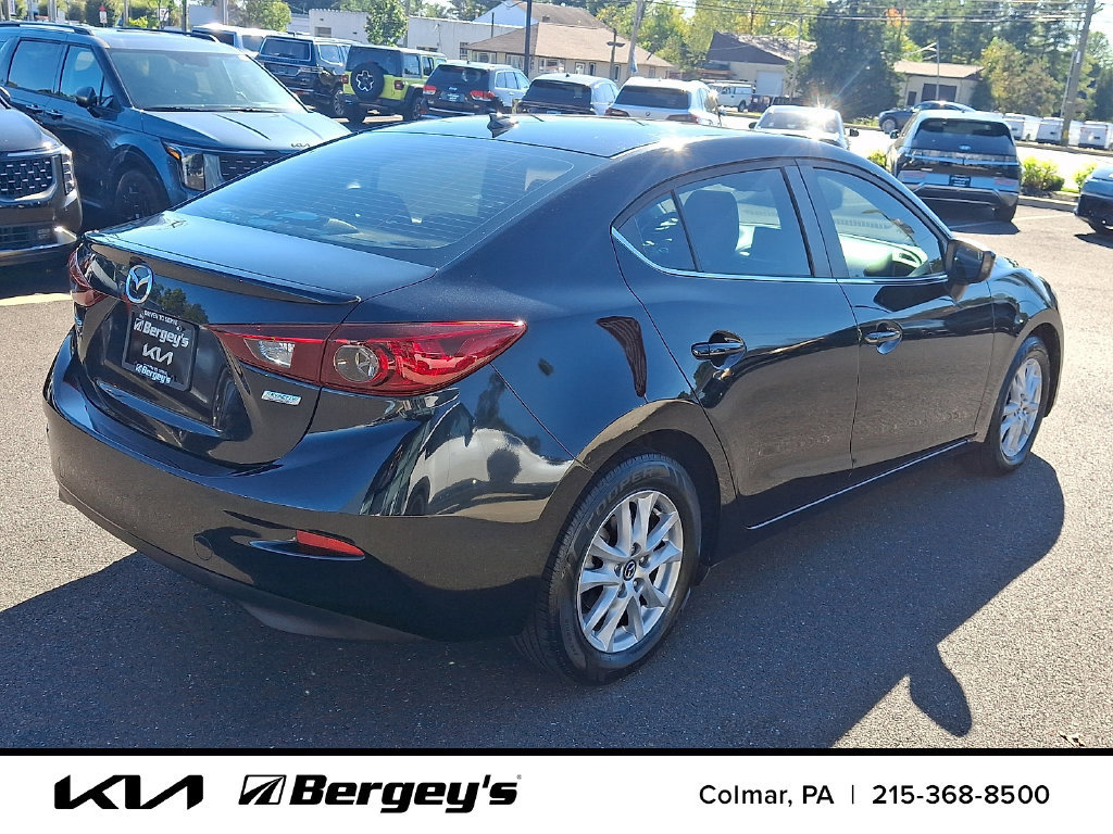 Used 2016 MAZDA MAZDA3 i Touring w/ Popular Equipment Package FWD image 5
