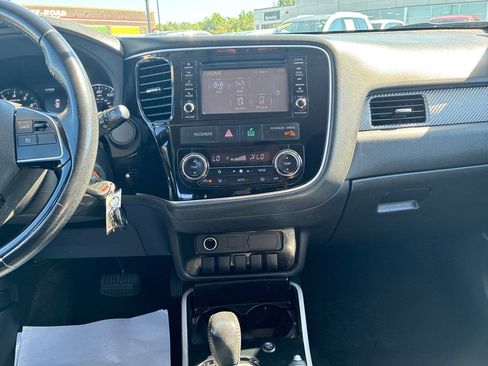 Used 2017 Mitsubishi Outlander ES AWD/4WD image 24