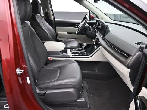 Used 2024 Kia Carnival EX FWD image 7