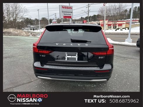 Used 2024 Volvo V60 B5 Cross Country Plus image 5
