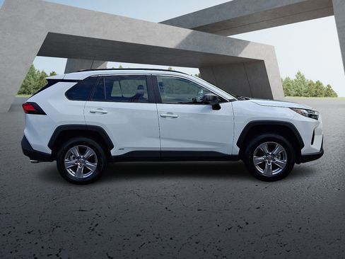 Used 2025 Toyota RAV4 LE AWD/4WD image 7