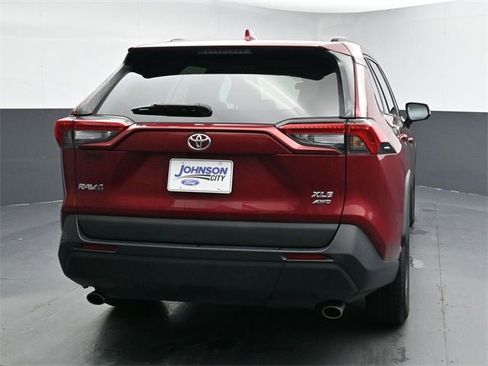 Used 2021 Toyota RAV4 XLE w/ Convenience Package image 14