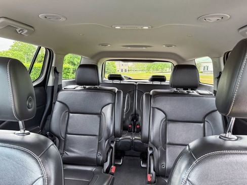 Used 2022 GMC Acadia SLT w/ Elevation Edition FWD image 16