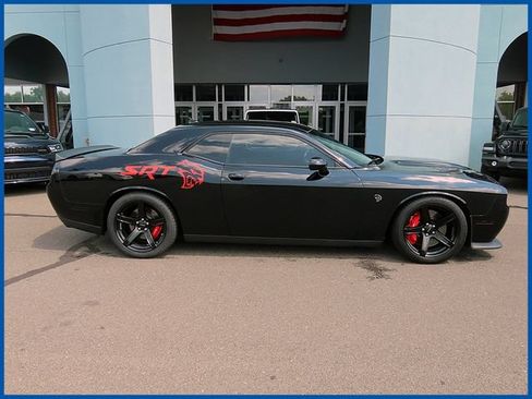 Used 2017 Dodge Challenger SRT Hellcat RWD image 2