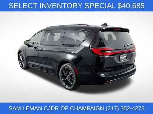 New 2026 Chrysler Pacifica Select w/ S Appearance Package image 5