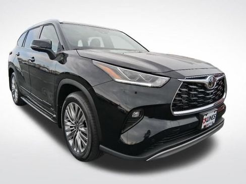 New 2026 Toyota Highlander Platinum AWD/4WD image 2