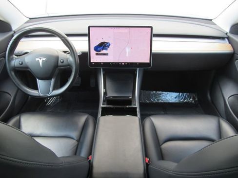 Used 2019 Tesla Model 3 Standard Range Plus image 3