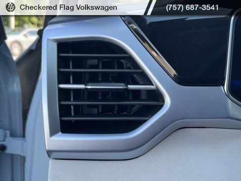 New 2025 Volkswagen Taos SE image 28