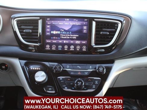 Used 2018 Chrysler Pacifica Touring-L image 20