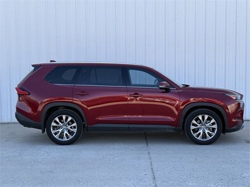 Used 2024 Toyota Grand Highlander Limited image 3