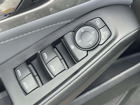 Used 2020 Chevrolet Traverse LT FWD image 18