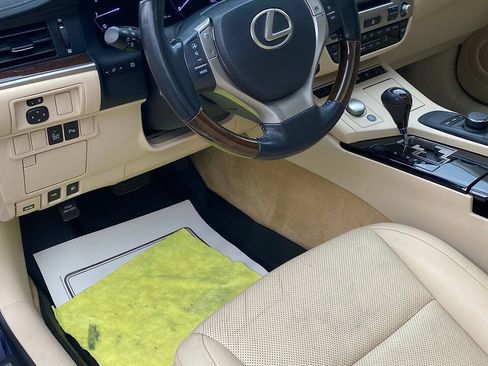 Used 2013 Lexus ES 350 w/ Luxury Pkg FWD image 29