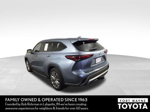 Used 2024 Toyota Highlander Platinum AWD/4WD image 9