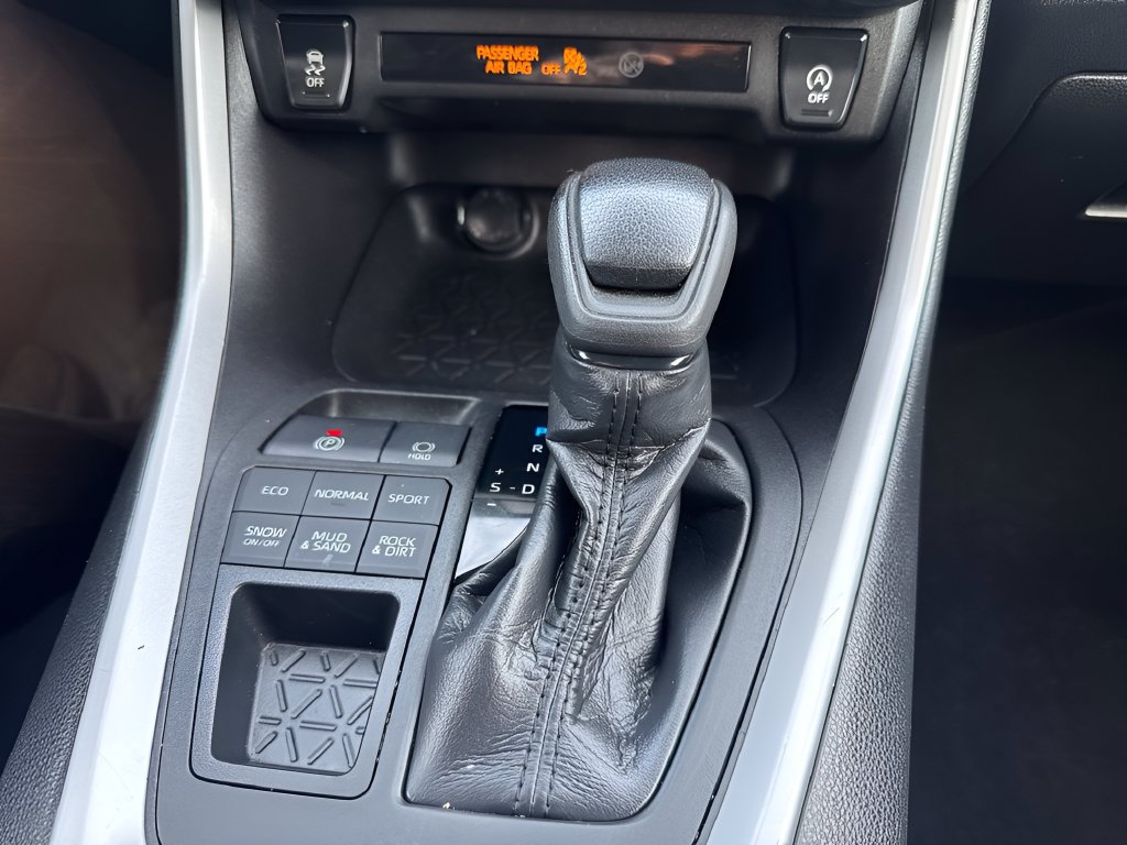 Used 2020 Toyota RAV4 XLE w/ All Weather Liner Package AWD/4WD image 30