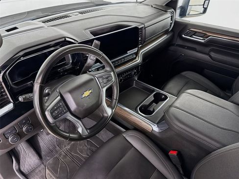 Used 2024 Chevrolet Silverado 3500 LT w/ Convenience Package image 10