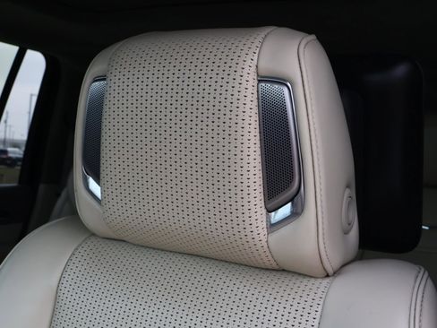 Used 2022 Cadillac Escalade ESV Premium Luxury Platinum RWD image 22