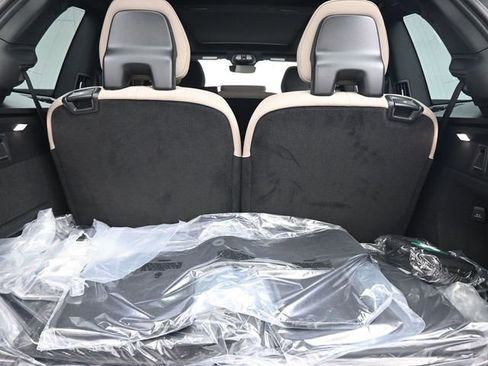 New 2026 Volvo XC90 B6 Plus w/ Protection Package Premier image 32