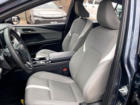 Used 2026 Toyota Camry SE w/ Convenience Package image 8