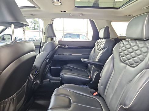 Used 2022 Hyundai Palisade Limited w/ Cargo Package FWD image 32