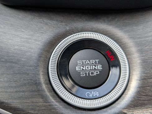 Used 2024 Jeep Grand Cherokee Limited image 30