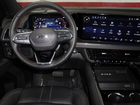 Used 2025 Chevrolet Suburban RST image 14