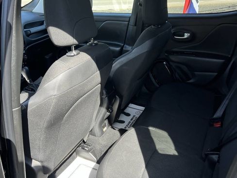 Used 2018 Jeep Renegade Altitude image 10