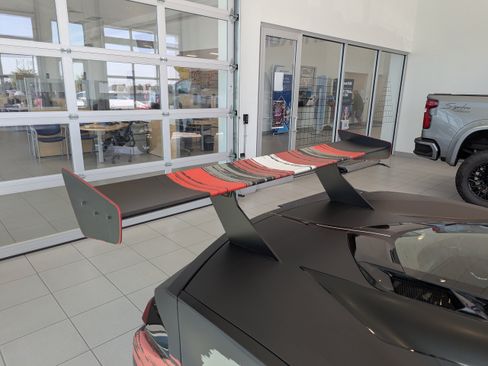 Used 2024 Chevrolet Corvette Stingray Premium Cpe w/ Z51 Performance Package RWD image 4