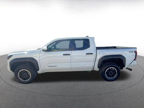 Used 2025 Toyota Tacoma SR image 9